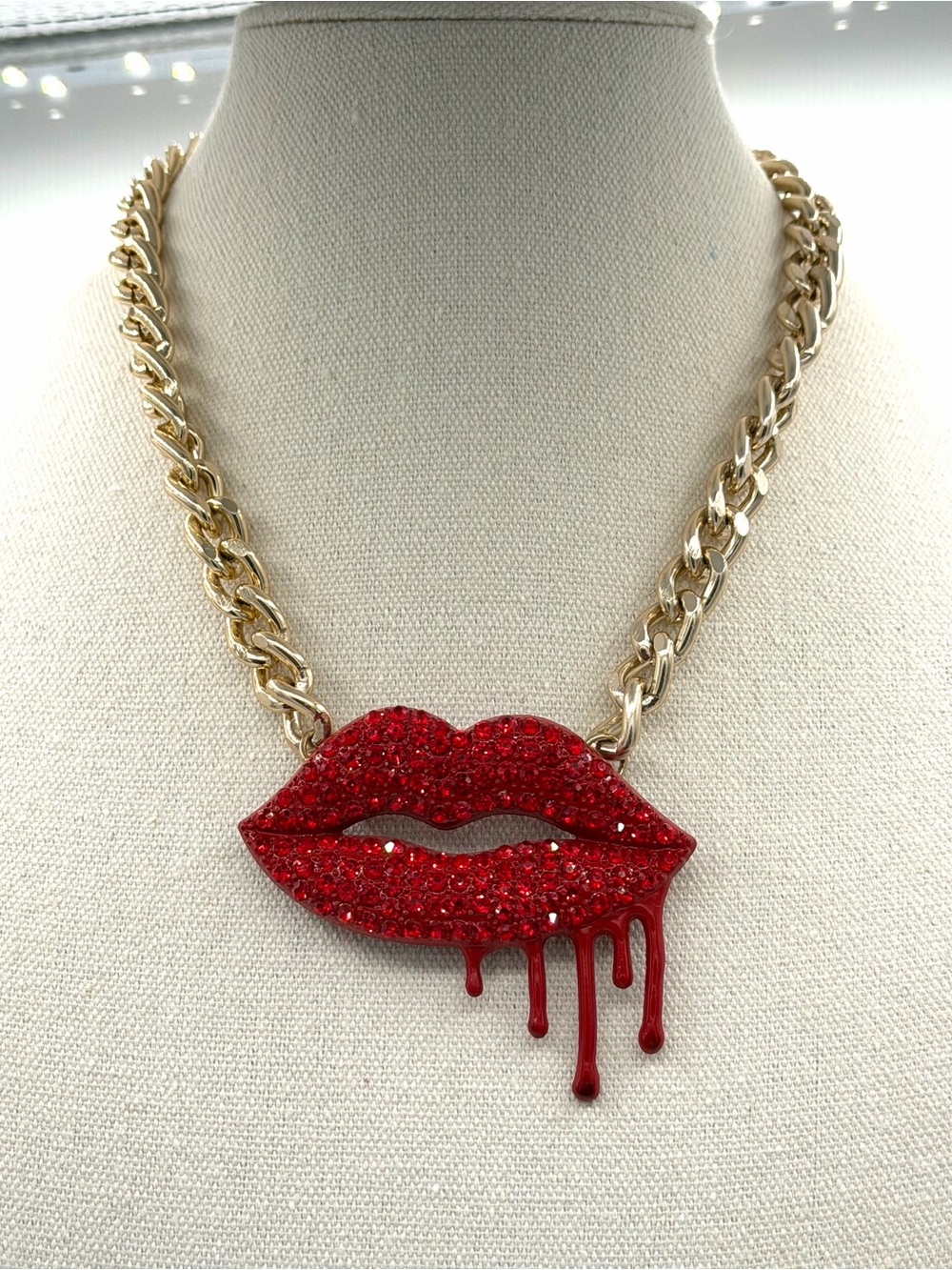 Bleeding Lips Gold-tone Chunky Chain Woman’s Necklace Jewelry Drip Dripping Lips